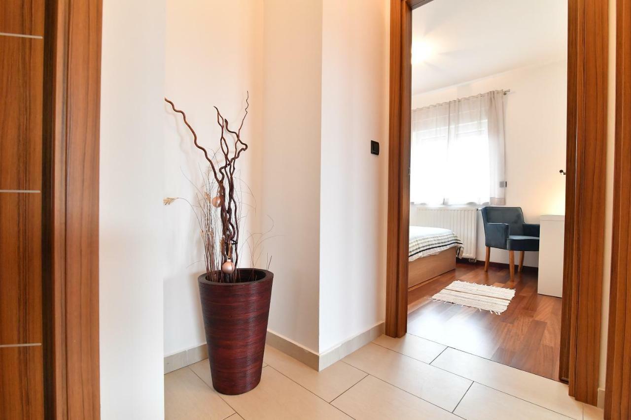 City Penthouse Vita Pula Exterior photo