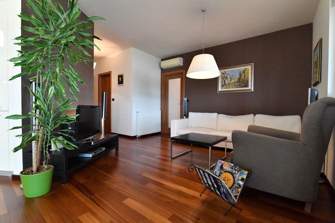 City Penthouse Vita Pula Exterior photo