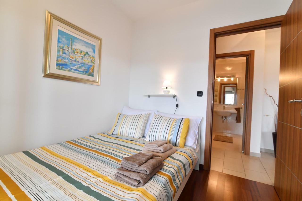 City Penthouse Vita Pula Exterior photo