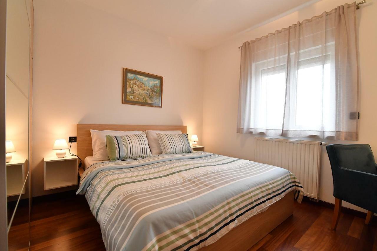 City Penthouse Vita Pula Exterior photo